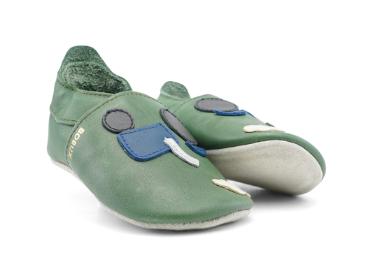 Bobux Bobux Δερμάτινα Ανατομικά Βρεφικά Αγκαλιάς για Αγόρι Πράσινο Αγκαλιάς Αγόρι / Prenatal Boys babydream.gr-bobux-soft-sole-tracks-olive-02