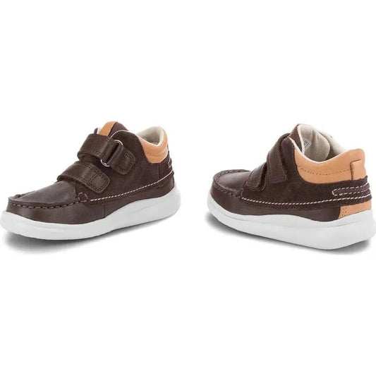 Clarks Clarks Cloud Tuktu K Δερμάτινα Παιδικά Μποτάκια με Σκρατς Για Αγόρια Καφέ Μποτάκι Αγόρι / Boots Boys Clarks-26135018-Brown-Poline-_-_-458