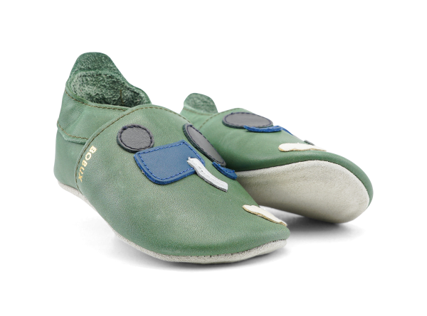 Bobux Bobux Δερμάτινα Ανατομικά Βρεφικά Αγκαλιάς για Αγόρι Πράσινο Αγκαλιάς Αγόρι / Prenatal Boys babydream.gr-bobux-soft-sole-tracks-olive-02