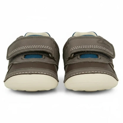 Clarks Clarks Δερμάτινα Παιδικά Ανατομικά Μποτάκια για Αγόρια Γκρι Αγκαλιάς Αγόρι / Prenatal Boys clarks-baby-booties-front-view