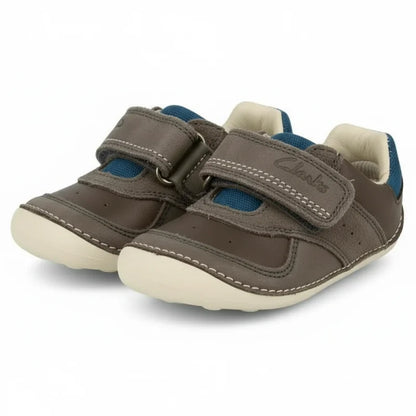 Clarks Clarks Δερμάτινα Παιδικά Ανατομικά Μποτάκια για Αγόρια Γκρι Αγκαλιάς Αγόρι / Prenatal Boys clarks-baby-booties-pair-45-degree