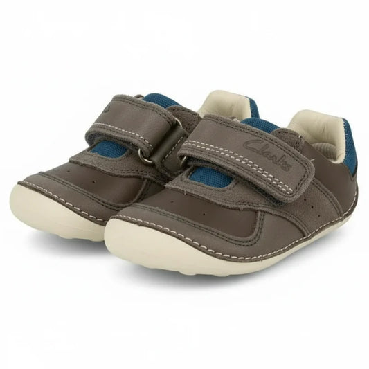Clarks Clarks Δερμάτινα Παιδικά Ανατομικά Μποτάκια για Αγόρια Γκρι Αγκαλιάς Αγόρι / Prenatal Boys clarks-baby-booties-pair-45-degree