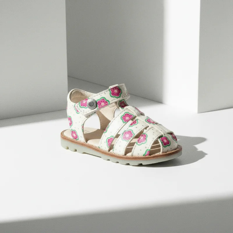 Kickers Kickers Παιδικά Δερμάτινα Παπουτσοπέδιλα Ανατομικά για Κορίτσια Λευκά Πέδιλο Κορίτσι / Sandals Girl kickers-white-sandals-vogue-editorial